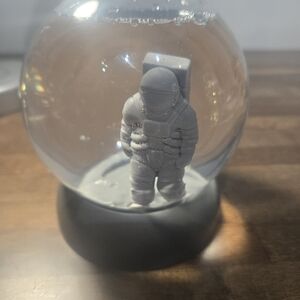 Paladone Astronaut Brainteaser Water Globe Land The Man On The Moon